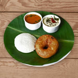 Idli with Vada and Sambar-Railofy